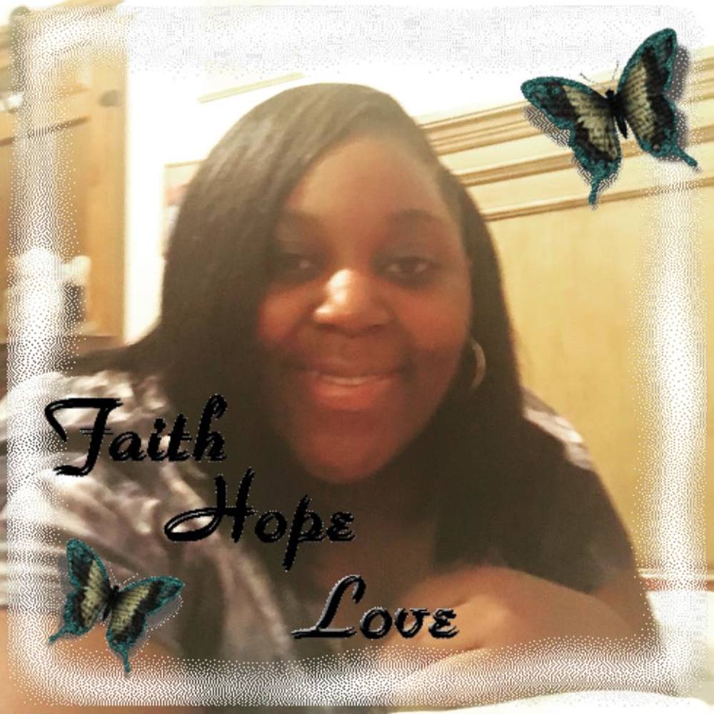 Meet your Posher, Latara